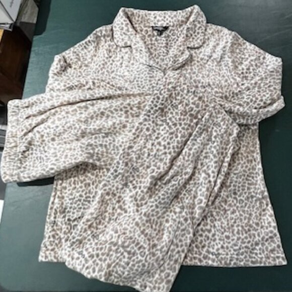 Closet Clearance Classy 2 Piece Plush Animal Print Stretchy Lounge Set - Picture 4 of 11